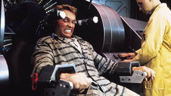 Atto di forza total recall recensione arnold schwarzenegger verhoeven sharon stone Atto di forza total recall recensione arnold schwarzenegger verhoeven sharon stone