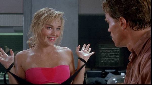 Atto di forza total recall recensione arnold schwarzenegger verhoeven sharon stone