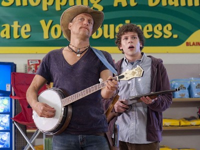 Woody Harrelson e Jesse Eisenberg in Benvenuti a Zombieland