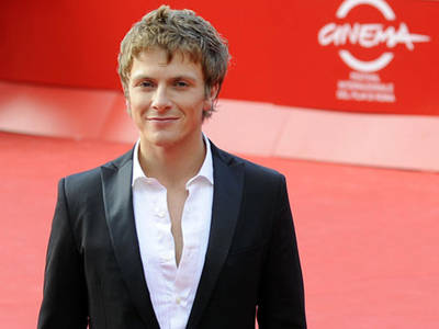 Charlie Bewley 
