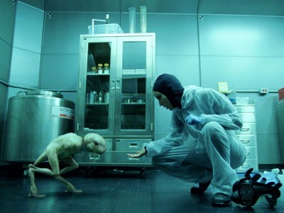 Sarah Polley in una delle sequenze iniziali di Splice