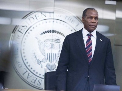 Danny Glover nei panni del Presidente USA in 2012