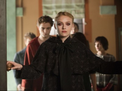 Robert Pattinson e Dakota Fanning in una delle sequenze finali di New Moon