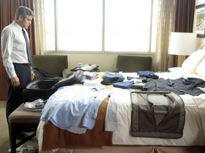 George Clooney in una scena di Tra le nuvole