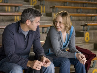 George Clooney e Vera Farmiga in una scena di Tra le nuvole