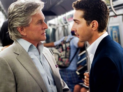 Michael Douglas e Shia LaBeouf in Wall Street: Il denaro non dorme mai