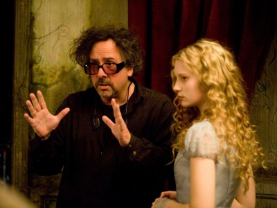 Tim Burton e Mia Wasikowska sul set di Alice in Wonderland