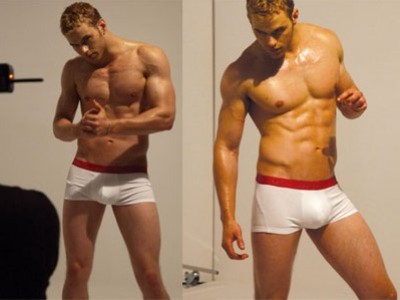 Due scatti dal backstage della campagna X di Calvin Klein