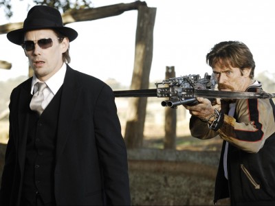 Ethan Hawke e Willem Dafoe in Daybreakers - L'ultimo vampiro