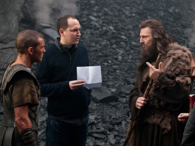 Louis Leterrier sul set con Sam Worthington e Liam Neeson