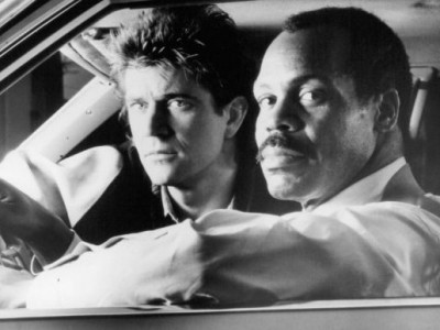 Mel Gibson e Danny Glover in Arma letale 2