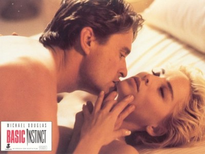 Michael Douglas e Sharon Stone in Basic Instinct