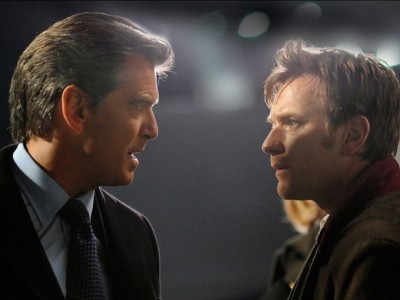 Pierce Brosnan e Ewan McGregor in L'uomo nell'ombra