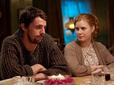 Amy Adams e Matthew Goode in Una proposta per dire sì