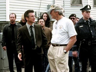 Clint Eastwood e Sean Penn sul set di Mystic River