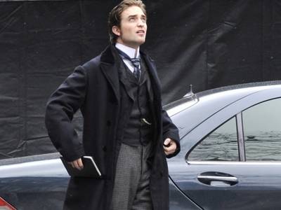 Robert Pattinson sul set di Bel Ami