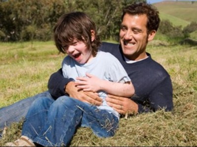 Clive Owen in Ragazzi miei