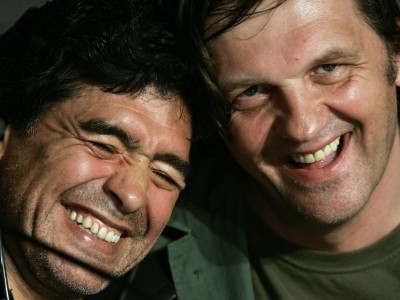Kusturica con Diego Armando Maradona a Cannes