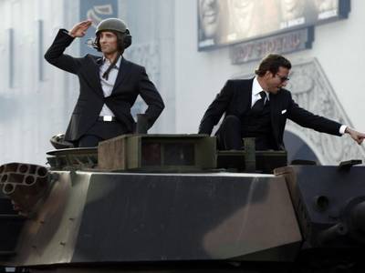 Sharlto Copley e Bradley Cooper alla première americana di The A-Team