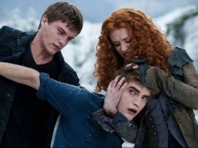 Robert Pattinson e Bryce Dallas Howard in una sequenza di The Twilight Saga: Eclipse
