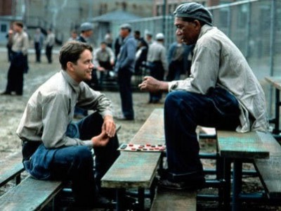 Tim Robbins e Morgan Freeman in Le ali della liberta