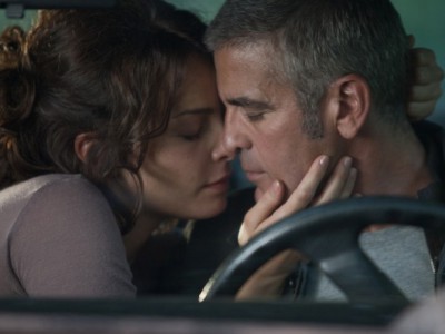 Violante Placido e George Clooney in The American
