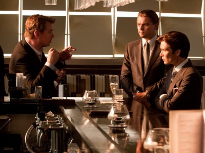 Christopher Nolan sul set di Inception insieme a Leonardo DiCaprio e Cillian Murphy