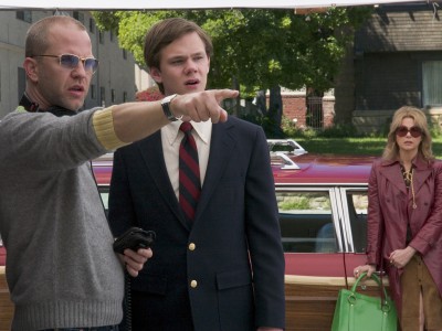 Ryan Murphy sul set Correndo forbici in mano