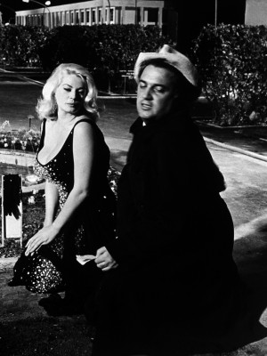 Federico Fellini e Anita Ekberg sul set de La dolce vita