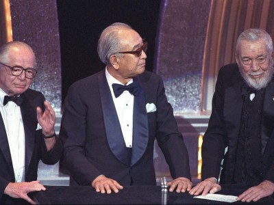 John Huston insieme a Billy Wilder e Akira Kurosawa agli Oscar nel 1986