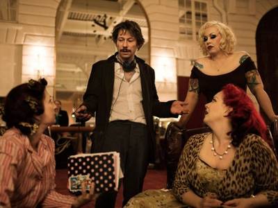 Matthew Amalric sul set di Tournee