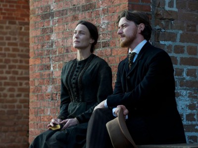 Robin Wright e James McAvoy in The Conspirator