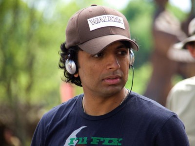 M. Night Shyamalan sul set de L'ultimo dominatore dell'aria