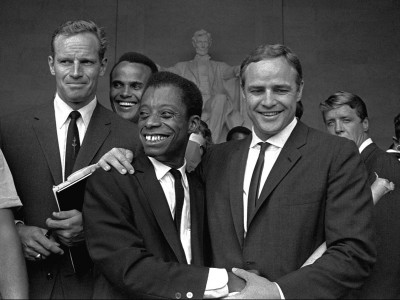 Harry Belafonte insieme a Marlon Brando, Charlton Heston e James Baldwin nel 1963