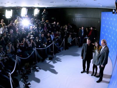 Hailee Steinfeld, Josh Brolin e Jeff Bridges posano per i fotografi a Berlino