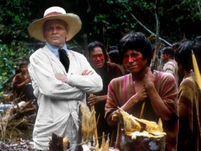 Klaus Kinski con gli indigeni in Fitzcarraldo