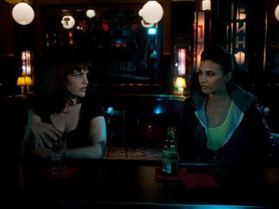 Carla Gugino in una scena