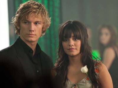 I protagonisti: Alex Pettyfer (al naturale) e Vanessa Hudgens