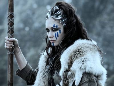 La glaciale Etain di Olga Kurylenko