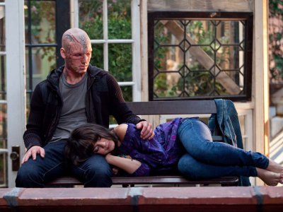 Pettyfer e la Hudgens in una scena tenera
