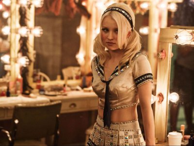 Emily Browning in una scena