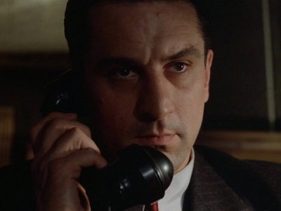 Robert De Niro alza la cornetta