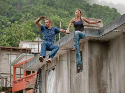 Paul Walker e Jordana Brewster in Fast and Furious 5