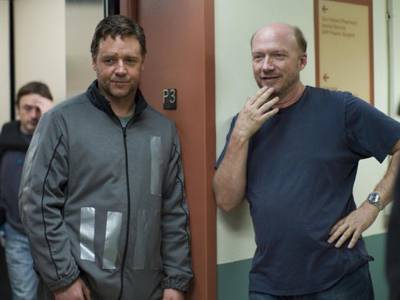 Russell Crowe e Paul Haggis sul set di The Next Three Days