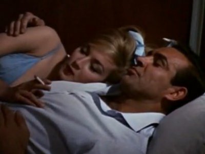 Daniela Bianchi e Sean Connery dividono il letto