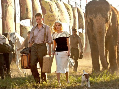 Robert Pattinson e Reese Witherspoon in Come l'acqua per gli elefanti