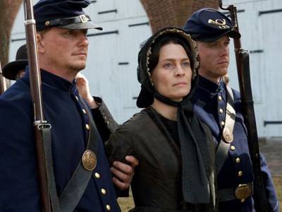 Robin Wright è Mary Surratt