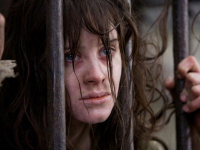 Claire Foy è la strega