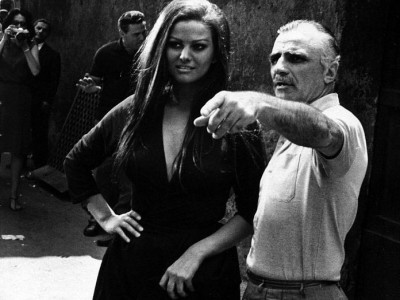 Claudia Cardinale e Mario Monicelli sul set de Le fate