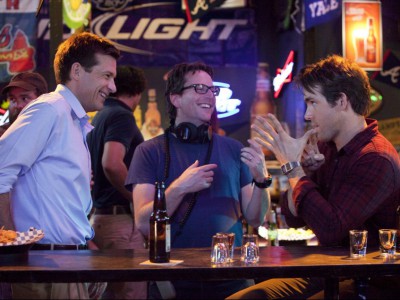 David Dobkin insieme a Ryan Reynolds e Jason Bateman sul set di Cambio vita